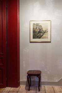 a room with a painting on the wall and a painting on the wall at B&B Villa 36 in Brussels