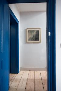 a room with a blue wall and a blue floor at B&B Villa 36 in Brussels