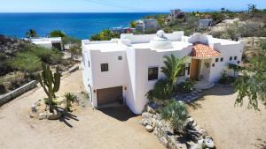 an aerial view of a white house on the beach at Ocean Views Pool 2 Bedroom in Los Barriles