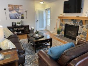 a living room with a couch and a fireplace at Lake Melissa Cabin on the Commons in Detroit Lakes