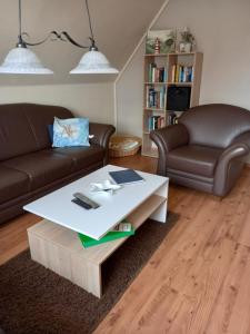 a living room with a couch and a coffee table at Ferienwohnung Kreider in Dagebüll
