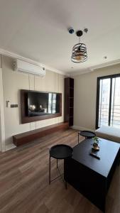 a living room with a couch and a table at نسمة الخبر كورنيش اقامة رائعة وهادئة in Dammam