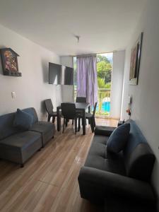 a living room with a couch and a table at Apartamento Amoblado en Ibague in Ibagué