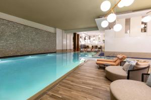 an infinity pool with chairs and a couch at MGM Grand Detroit in Detroit