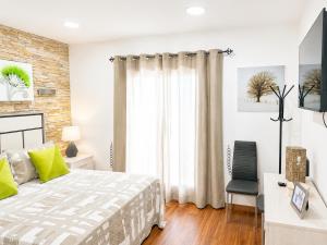 a bedroom with a bed and a desk and a window at Las casitas de Zamorano in La Esperanza