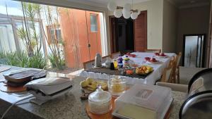 a table with food on it in a kitchen at Refúgio in Ouro Preto