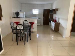 a kitchen and dining room with a table and chairs at Casaavatar12 in Piranhas