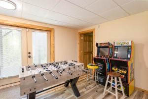 a room with a video game console and a game machine at A Beary Good Time in Boone