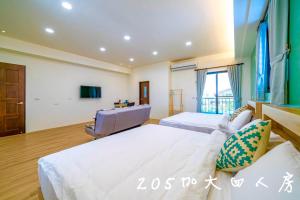 a large bedroom with two beds and a chair at 晨溪民宿 in Wujie
