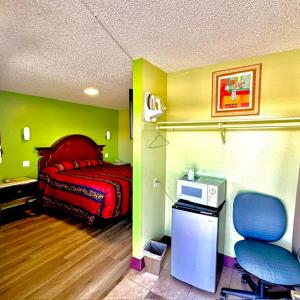 a bedroom with a bed in a room with green walls at A Fisher's Inn Motel in Las Vegas