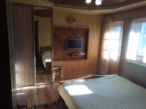 Un pat sau paturi într-o cameră la Homestay Opryshky