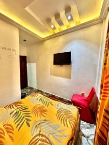 a bedroom with a bed and a flat screen tv at FOCUS hotel in Baham