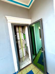 a room with a door and a mirror in a room at FOCUS hotel in Baham