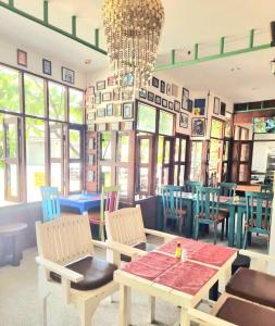 a dining room with a table and chairs and a chandelier at Basic Simple Family 3 Bedroom for 4 Person in Nathon Bay