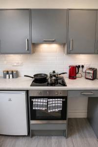 a kitchen with a stove top oven in a kitchen at Unit 3 Modern Self Contained Apartment in Cobh