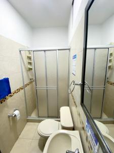 a bathroom with two toilets and a shower at Texworks Coliving in Cali