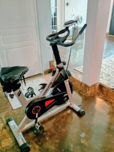 a exercise bike is parked in a room at Casa Kanaph Reynosa 1 in Reynosa