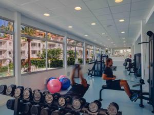 Fitness centrum a/nebo fitness zařízení v ubytování Route Active Hotel