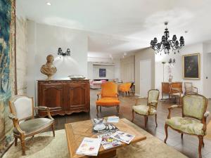 Gallery image of H&ocirc;tel de Notre-Dame in Paris