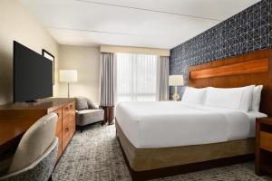 a hotel room with a large bed and a television at DoubleTree by Hilton Pittsburgh-Green Tree in Pittsburgh +31 photos