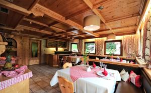Restaurace v ubytování Gletscher-Landhaus Brunnenkogel