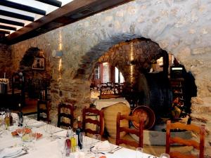 Reštaurácia alebo iné gastronomické zariadenie v ubytovaní Hotel Restaurant Verdià