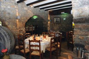 Reštaurácia alebo iné gastronomické zariadenie v ubytovaní Hotel Restaurant Verdià