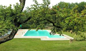 The swimming pool at or close to Villa Santa Maria a Bovino