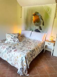 a bird sitting on top of a bed at Quercus La Baita in La Verna +27 photos