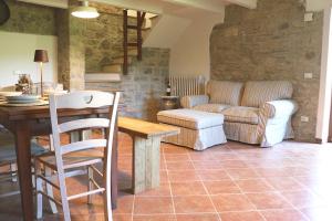 a living room with a table and a couch at Quercus La Baita in La Verna