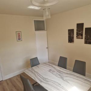 a dining room with a table and chairs at Balfour house III in Leicester +65 photos