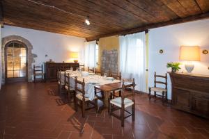 Villa le Torriにあるレストランまたは飲食店
