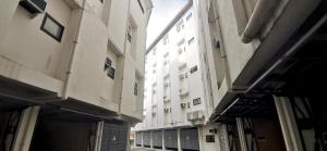 an alley between two tall buildings in a city at Huddle Room Drive Inn Motel in Angeles