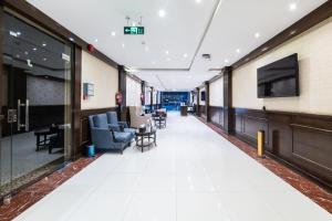 Телевизия и/или развлекателен център в Taleen Serviced Apartments Al Aqiq- تالين العقيق للشقق المخدومة