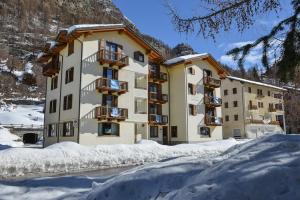 Nespecifikovaný výhled na hory nebo výhled na hory při pohledu z aparthotelu