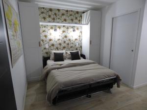 a bedroom with a large bed with a window at studio des olivières in Montpeyroux