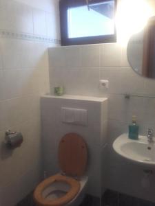O baie la Hotel Anna