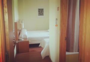 Cama o camas de una habitación en Hotel Ibaigune