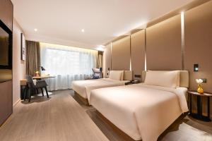 two beds in a hotel room at Atour S Hotel Beijing Anzhen in Beijing