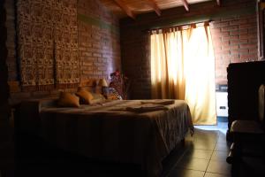 Katil atau katil-katil dalam bilik di Apart Cabañas Oasis del Valle +72 gambar