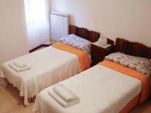 a room with three beds in a room at Casa alla Rocca in Petritoli