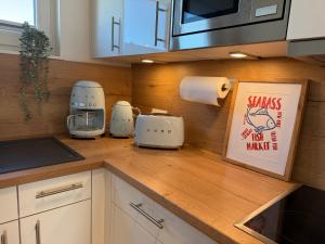 a kitchen counter with three toasters on top of it at Ferienhaus Fischkopf mit Sauna und Strandkorb in Büsum