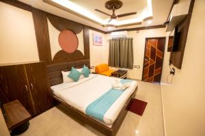 a bedroom with a large bed in a room at Hotel Priyadarshini in Digha