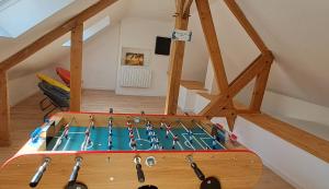 a play room with a pool table in the attic at Bryce Canyon in Châteaubourg