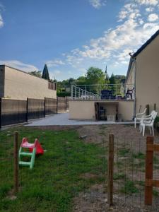 a yard with a fence and a playground at L'Olivier in Les Mazures