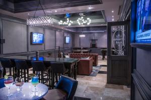 Royal Hideaway Playacar All-Inclusive Adults Only Resort tesisinde bir restoran veya yemek mekanı