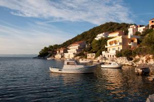 Foto de la galería de Apartments Hropić en Lastovo