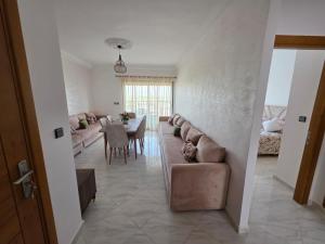 a living room with a couch and a table at Appartement sur Mer in El Arba de Trougout
