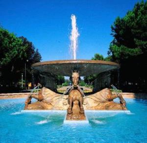 a fountain in the middle of a pool of water at Hotel Podgora Nuova Gestione in Rimini