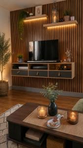 a living room with a tv and a coffee table at La détente in Féchain